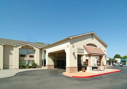 Quality Inn & Suites Albuquerque 01.[1]